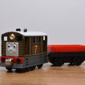 Toby w/ Low Cargo Car Diecast Engine Train Thomas & Friends Railway L.Curve 2002